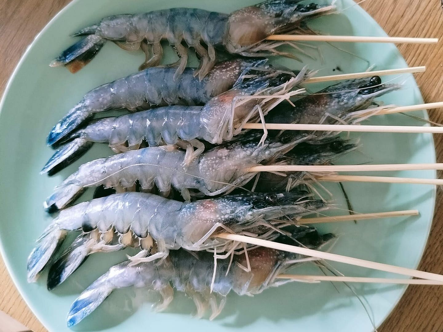 Owoce Morza w Sushi – Wyrafinowany Smak i Tradycja 2 krewetki do sushi